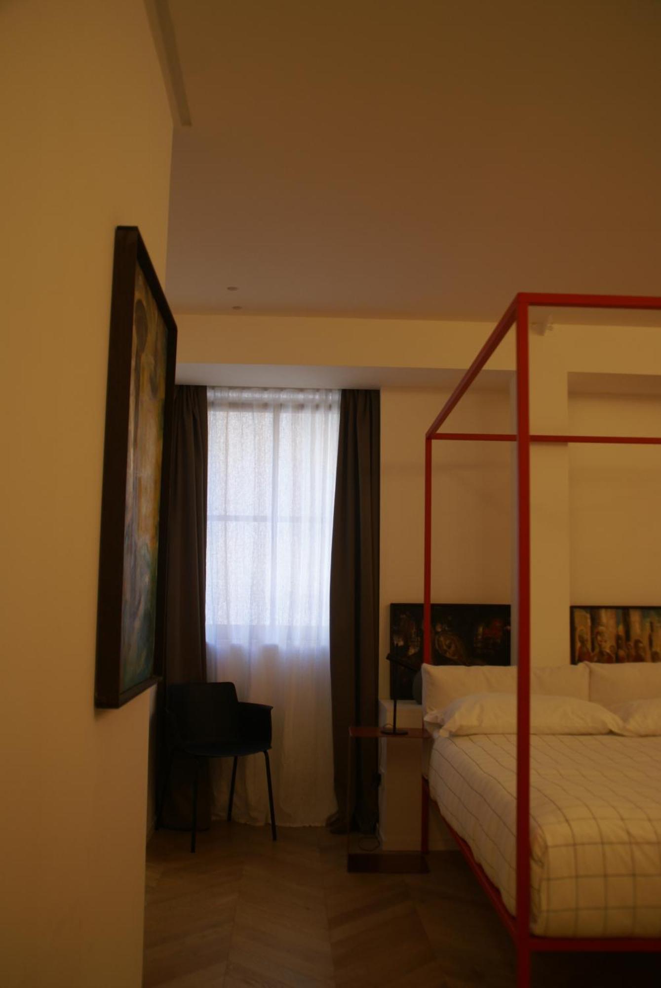 Fra Le Righe Bed & Breakfast คาตาเนีย ภายนอก รูปภาพ