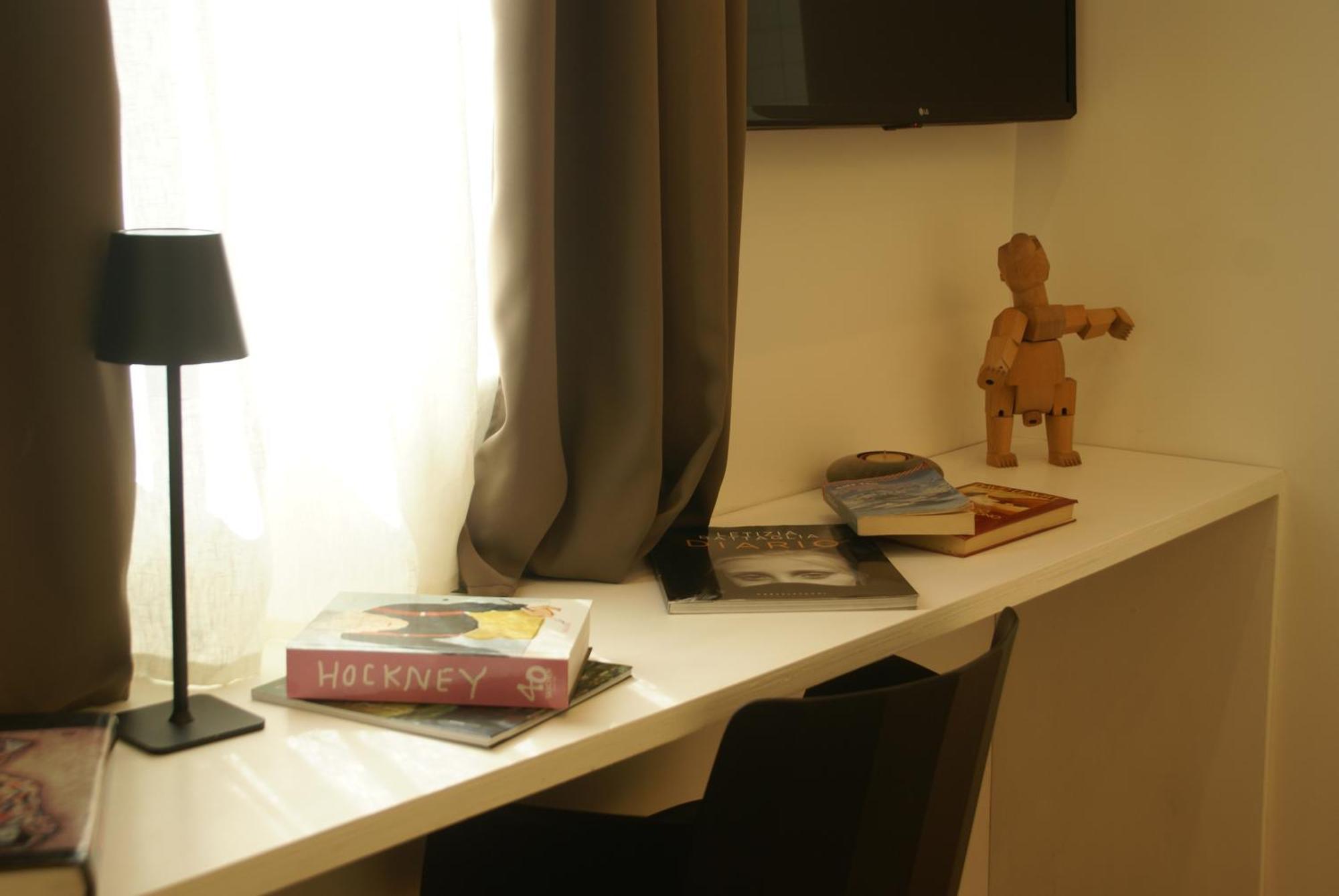 Fra Le Righe Bed & Breakfast คาตาเนีย ภายนอก รูปภาพ